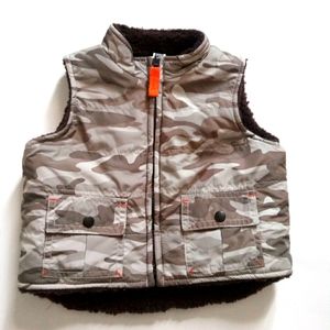 Baby Gap reversible camo/sherpa vest baby boy size 6-12 mo.